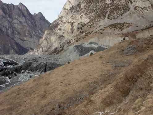 The splash of the first phase of the ice-rock flow